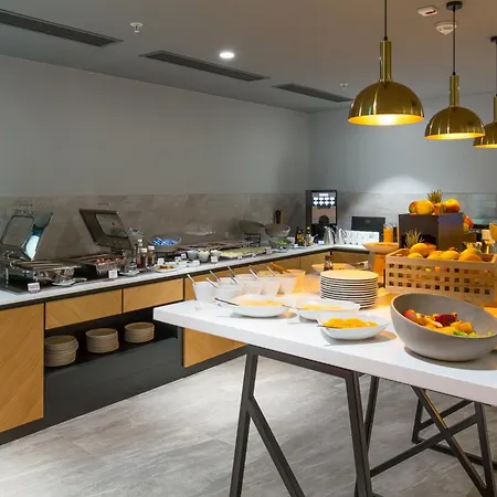 Courtyard By Marriott מלון 4*