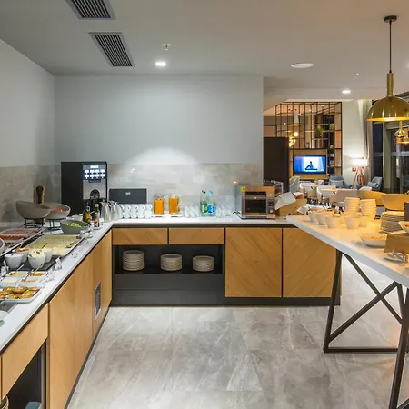 Courtyard By Marriott 4* באניה לוקה