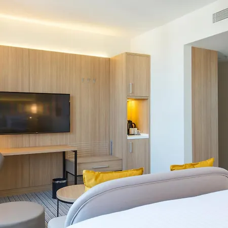 酒店 Courtyard By Marriott 4*