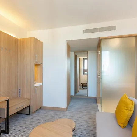 Courtyard By Marriott 4* באניה לוקה