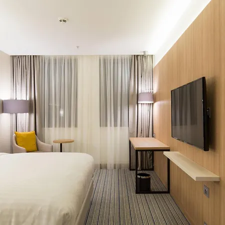 Courtyard By Marriott באניה לוקה