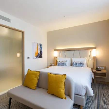 Courtyard By Marriott 4* באניה לוקה