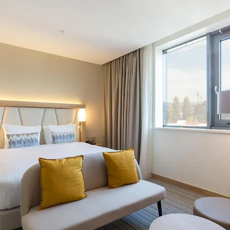 Courtyard By Marriott Hotel