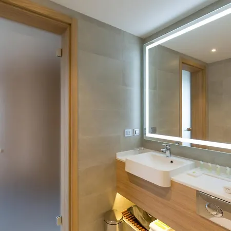 מלון Courtyard By Marriott