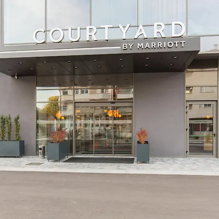 Courtyard By Marriott 酒店 4*