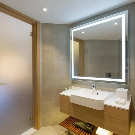 Courtyard By Marriott מלון באניה לוקה