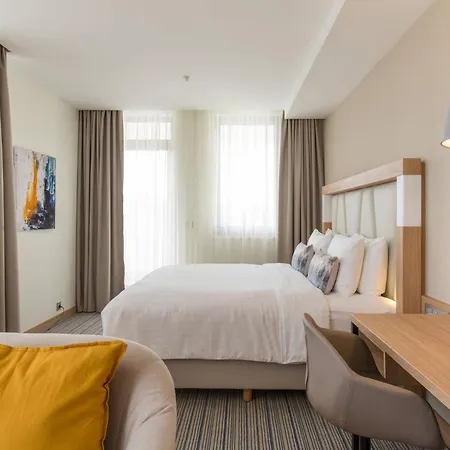 Courtyard By Marriott באניה לוקה