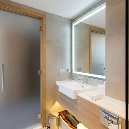 Courtyard By Marriott מלון