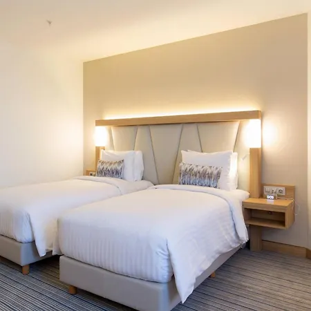 Courtyard By Marriott מלון 4*
