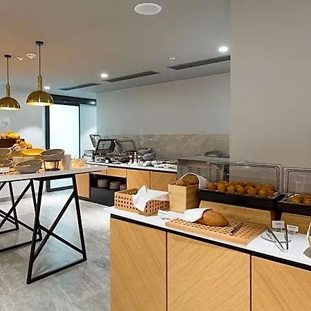 מלון Courtyard By Marriott