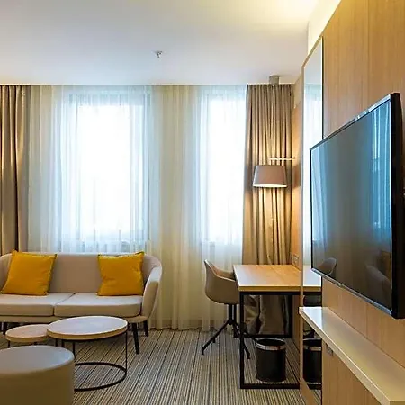 Courtyard By Marriott מלון