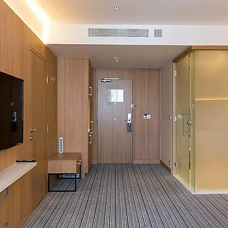 Courtyard By Marriott 4* באניה לוקה