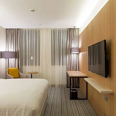 Courtyard By Marriott מלון באניה לוקה