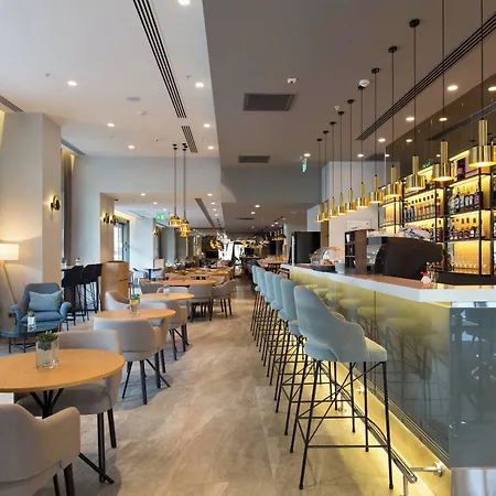 Courtyard By Marriott 4* באניה לוקה