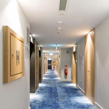 Courtyard By Marriott 4* באניה לוקה