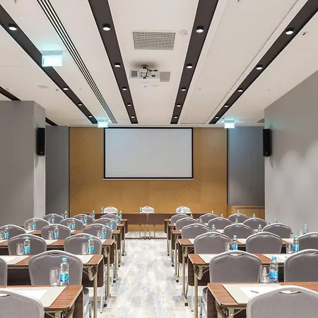 מלון Courtyard By Marriott 4*
