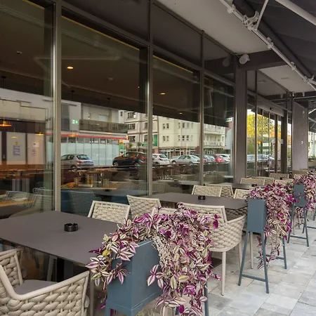 מלון Courtyard By Marriott 4*