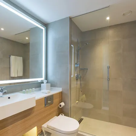 Courtyard By Marriott מלון