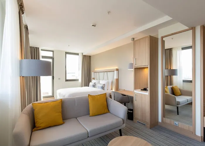 Courtyard By Marriott Hotel