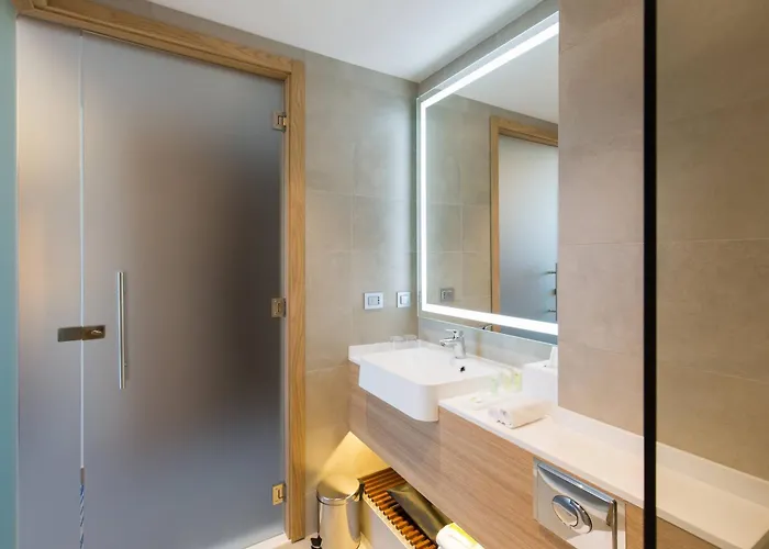 Courtyard By Marriott Hotel